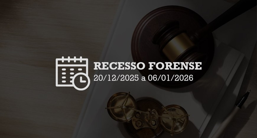 Texto sobreposto anuncia “Recesso Forense – 20/12/2025 a 06/01/2026” sobre fundo com martelo de ...
