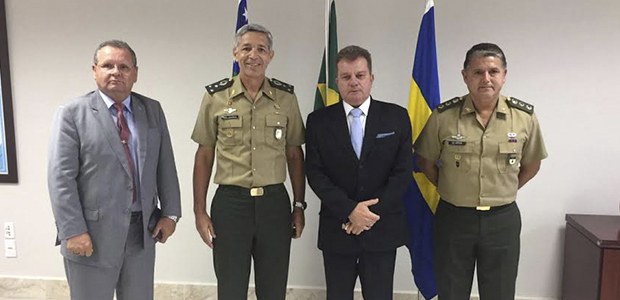 Comandante da 6ª Região Militar visita TRE-SE