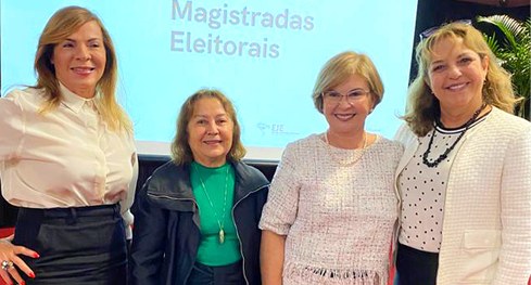 Desa. Elvira Maria no III Encontro de magistradas eleitorais