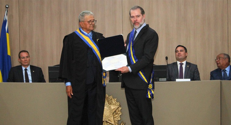 Ministro Dias Toffoli recebe medalha do mérito eleitoral em Sergipe