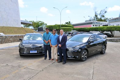 Motor à combustão e elétrico