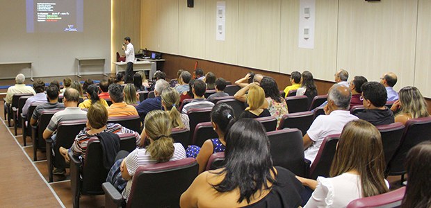 Palestra sobre exercícios físicos no último dia da Semana da Saúde A temática do evento foi trabalhar o equilíbrio da saúde física e mental. Manteve-se o tema “Cu...