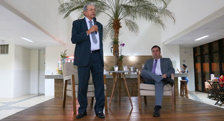 Presidente da TRE-SE realizou palestra na Faculdade de Direito 8 de Julho O tema do Café Jurídico foi Direito na prática: experiências e perspectivas