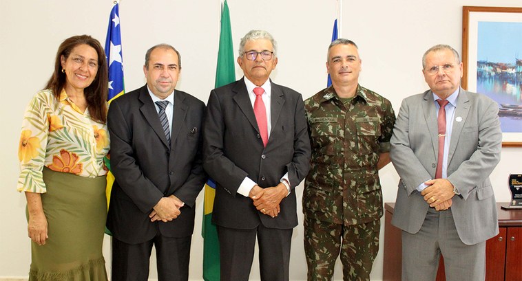 Presidente do TRE-SE recebe o comandante do 28º BC Presidente do TRE-SE recebe o comandante do 28º BC