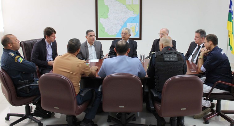 Reunião com o comando da PM e dos Bombeiros Reunião com o comando da PM e dos Bombeiros