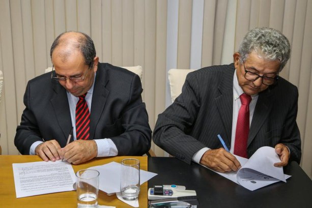TRE-SE e TJSE assinam convênio que potencializa as comunicações entre as instituições A assinatura aconteceu na manhã desta quinta-feira (28), com a presença dos presidentes, correge...