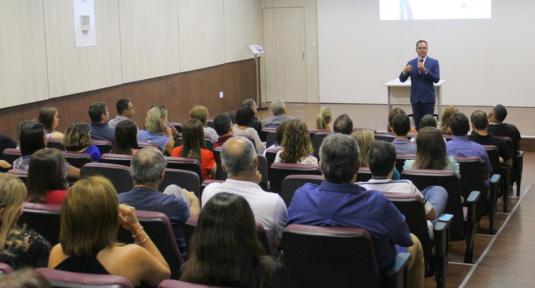 Palestra “Autoconhecer para melhor servir” foi realizada no TRE-SE 