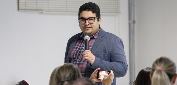 TRE-SE promove palestra sobre Felicidade com o psiquiatra César Santiago O evento faz parte da programação da Semana da Saúde