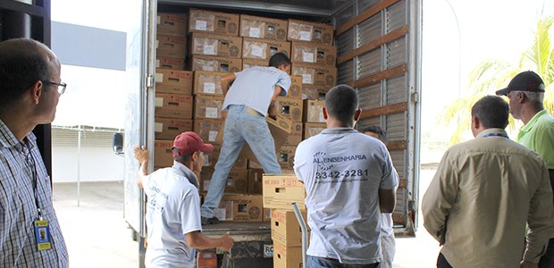 Urnas que serão utilizadas neste domingo são distribuídas em Aracaju