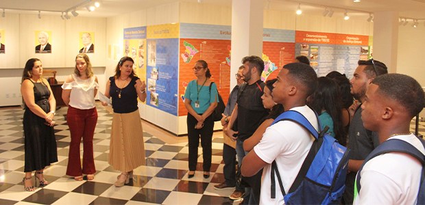 TRE-SE visita Pio X Estudantes da Faculdade Pio X visitam o TRE-SE