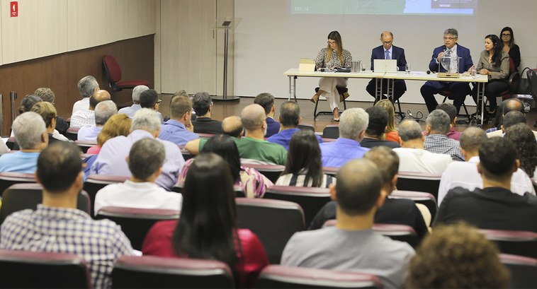 1ª Zona Eleitoral define Plano de Mídia para o horário eleitoral gratuito em Aracaju Mais de 80 pessoas participaram da reunião, entre representantes de partidos, advogados e profis...