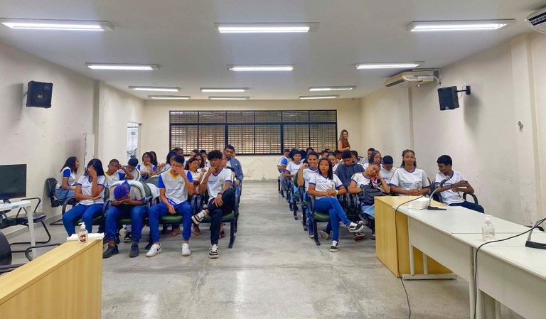 Os jovens participaram de palestras e vivenciaram, na prática, o funcionamento da urna eletrônica