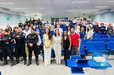 Estudantes participaram de diálogos sobre cidadania, democracia e o papel do voto