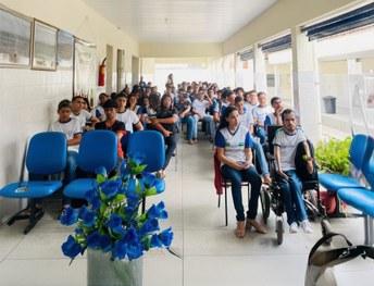 Estudantes participaram de diálogos sobre cidadania, democracia e o papel do voto
