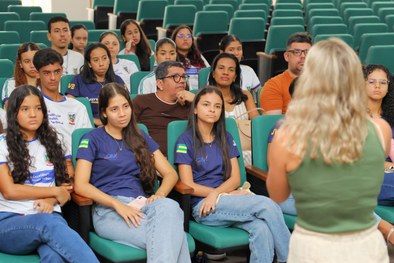Mais de 40 alunos do centro de excelência Deputado Joaldo Vieira Barbosa