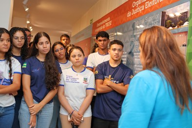 Mais de 40 alunos do centro de excelência Deputado Joaldo Vieira Barbosa