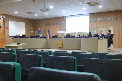 A despedida ocorreu durante a sessão plenária e contou também com a entrega da placa ao jurista ...