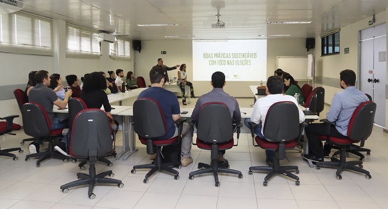 Servidores participaram de atividades voltadas à conscientização, reciclagem e promoção de práti...