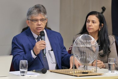 Mais de 80 pessoas participaram da reunião, entre representantes de partidos, advogados e profis...