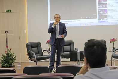 Aproximadamente 100 pessoas participaram presencialmente. O evento foi transmitido, ao vivo, pel...