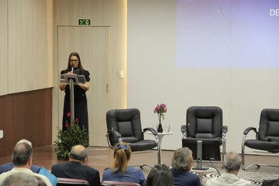 Aproximadamente 100 pessoas participaram presencialmente. O evento foi transmitido, ao vivo, pel...