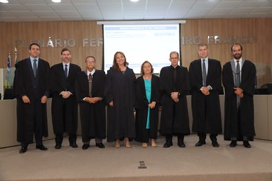 Corregedora regional eleitoral Desa. Ana Lúcia dos Anjos e presidente em exercício Desa. Elvira ...