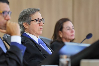 Sessão foi marcada por reconhecimento e homenagens à gestão