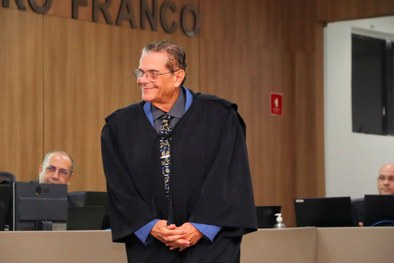 Juiz Edmilson da Silva Pimenta é homenageado em sessão plenária