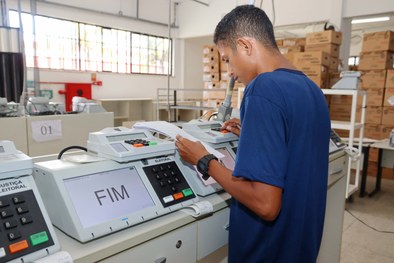 O processo simula uma eleição municipal e tem por objetivo identificar e sanar possíveis falhas ...