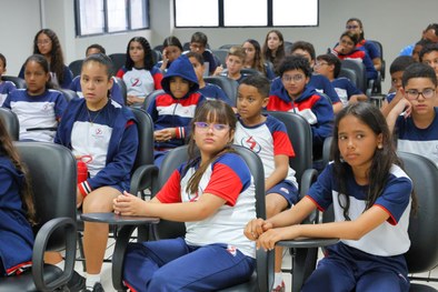 Mais de 70 estudantes conheceram a sede do Tribunal nesta sexta (20)