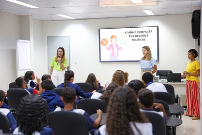 Mais de 70 estudantes conheceram a sede do Tribunal nesta sexta (20)