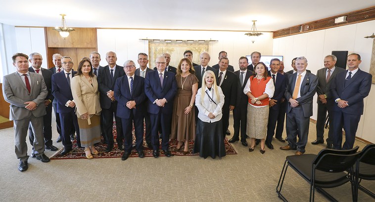 Desa Ana Lúcia participou da reunião conduzida pelo ministro Edson Fachin