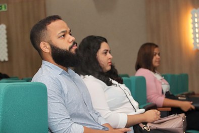 As(os) discentes acompanharam a sessão plenária e conheceram as dependências do Tribunal