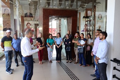As(os) futuros bacharéis acompanharam a sessão plenária, além de visitarem o Centro de Memória e...