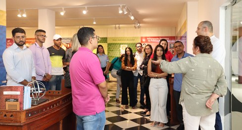 As(os) futuros bacharéis acompanharam a sessão plenária, além de visitarem o Centro de Memória e...