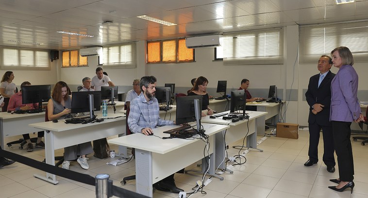 Foram preparadas 13.803 mídias. O material será utilizado para inseminar as 6.580 urnas de seção...