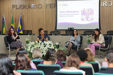 IV Mulheres na Política debateu participação feminina e democracia
