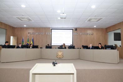 Juiz Hélio Mesquita e Desa. Ana Bernadete Leite