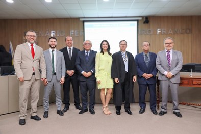 Juiz Tiago Brasileiro com familiares e amigos