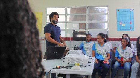 Ação itinerante com atendimento biométrico e educação eleitoral focou nas comunidades Xokó e Qui...