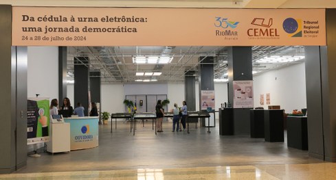 454 eleitores foram atendidos pela Ouvidoria durante a exposição “Da cédula à urna eletrônica: u...