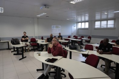 Com o objetivo de fortalecer a segurança institucional, o curso foi ministrado por agentes da Po...