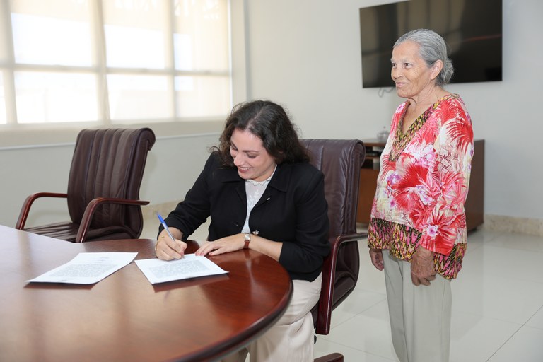 Posse de servidora aprovada no Concurso Unificado da Justiça Eleitoral