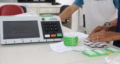 Preparação das urnas que serão utilizadas nas eleições do Conselho Tutelar