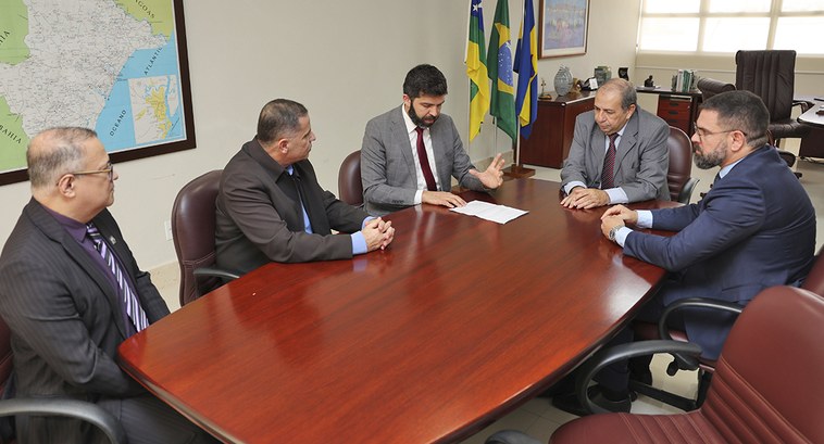 Presidente do TRE-SE recebe observadores eleitorais Discutiu-se a participação da ANADEP na Missão de Observação Eleitoral Nacional