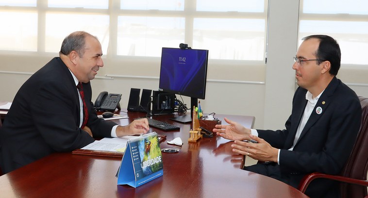 Presidente do TRE-SE recebe visita de cortesia em agenda oficial O deputado estadual Georgeo Passos destacou a importância do diálogo e da cooperação entre difer...