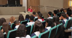 A palestra ocorreu na sede do Tribunal e contou com oitenta alunas(os) da rede particular de ensino