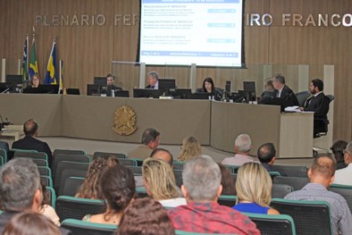 Elvira Maria de Almeida e Roberto Eugênio da Fonseca Porto na despedida do desembargador