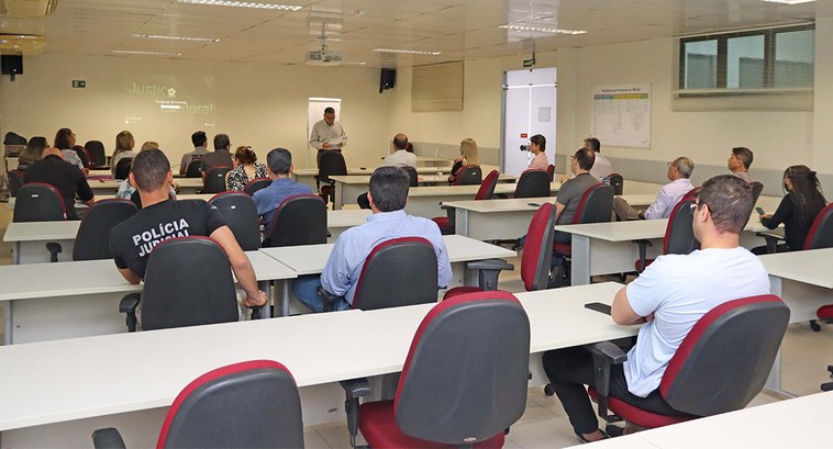 Reavaliação de bens móveis e imóveis Objetivando atualizar os registros contábeis de seu patrimônio, o TRE-SE reavaliará todos os ben...