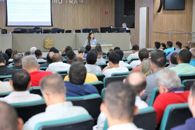 Servidora explica sobre o registro de candidatura